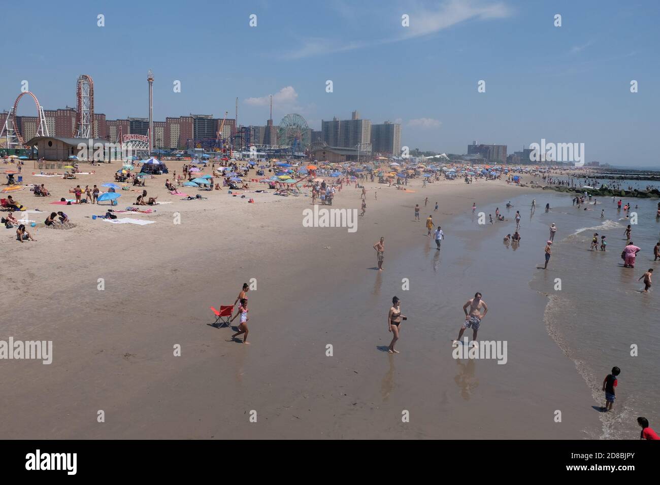 Family at coney island hi-res stock photography and images - Alamy