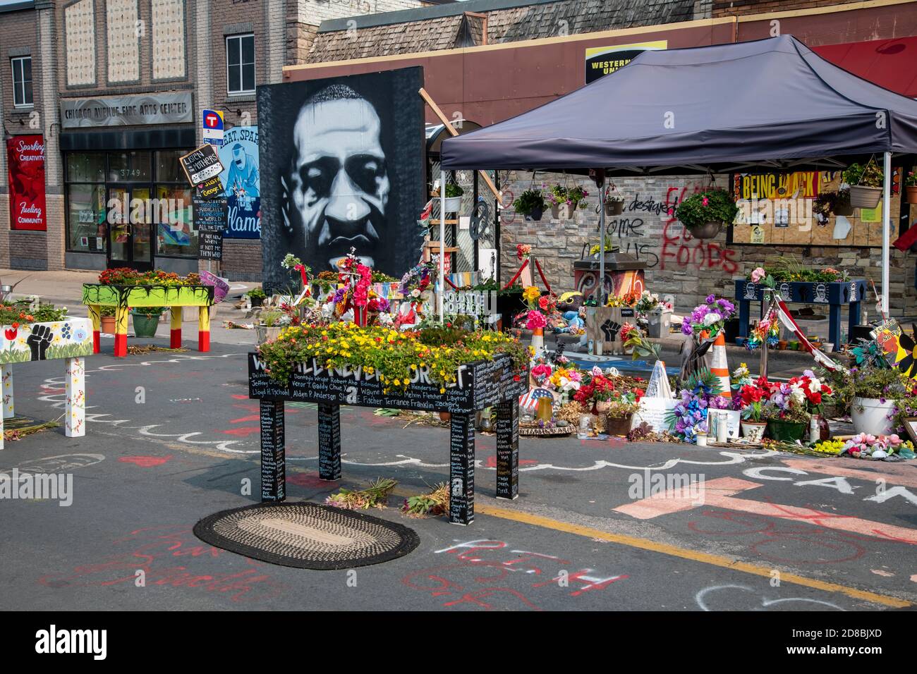 Minneapolis, Minnesota. Flower memorial for George Floyd killed by police. Stock Photo