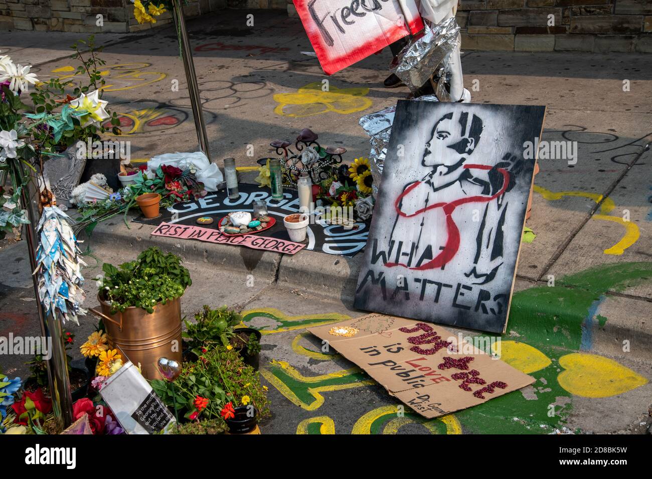 Minneapolis, Minnesota. Flower memorial for George Floyd killed by police. Stock Photo