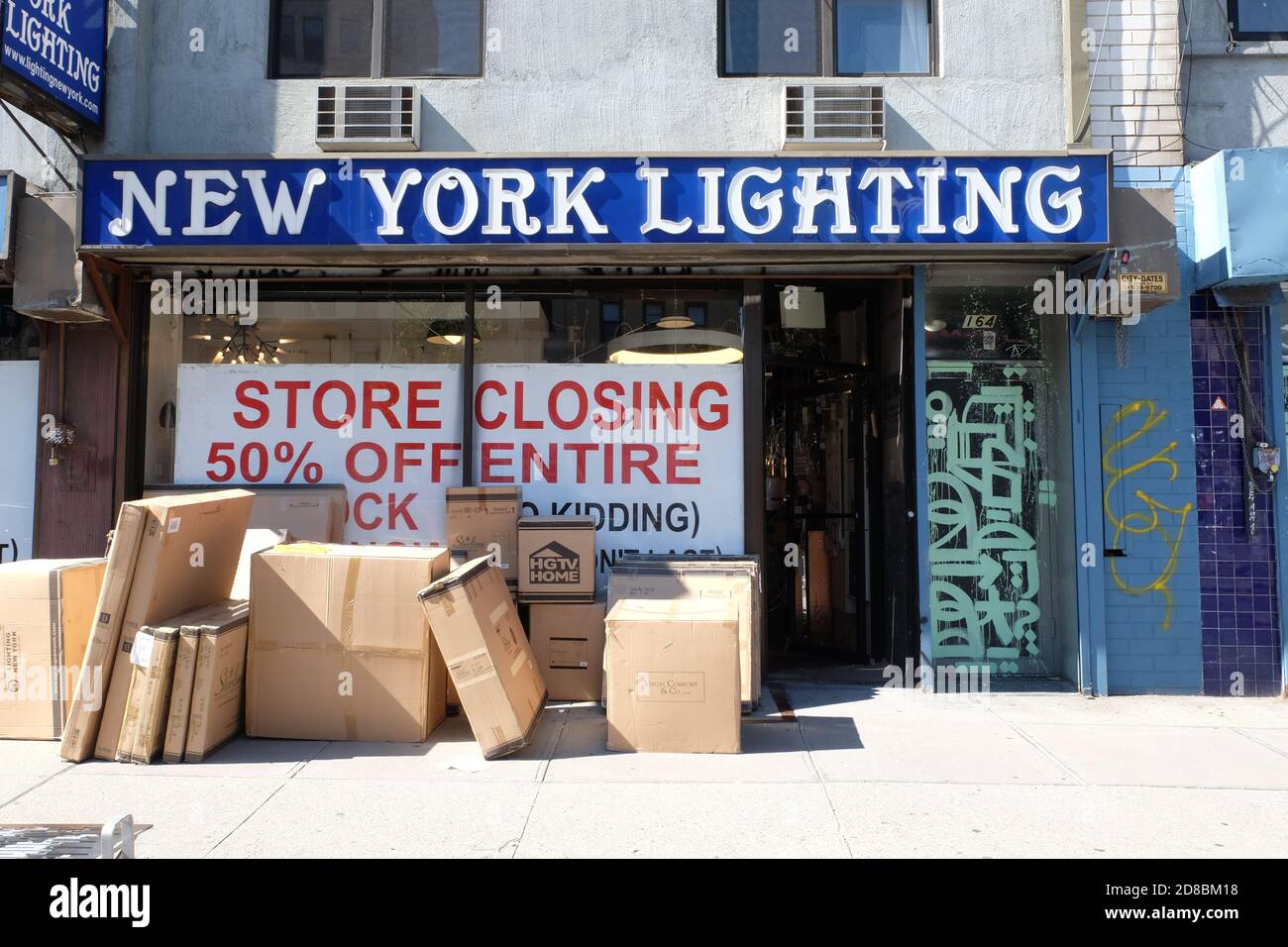 Store closing in New York City Stock Photo Alamy