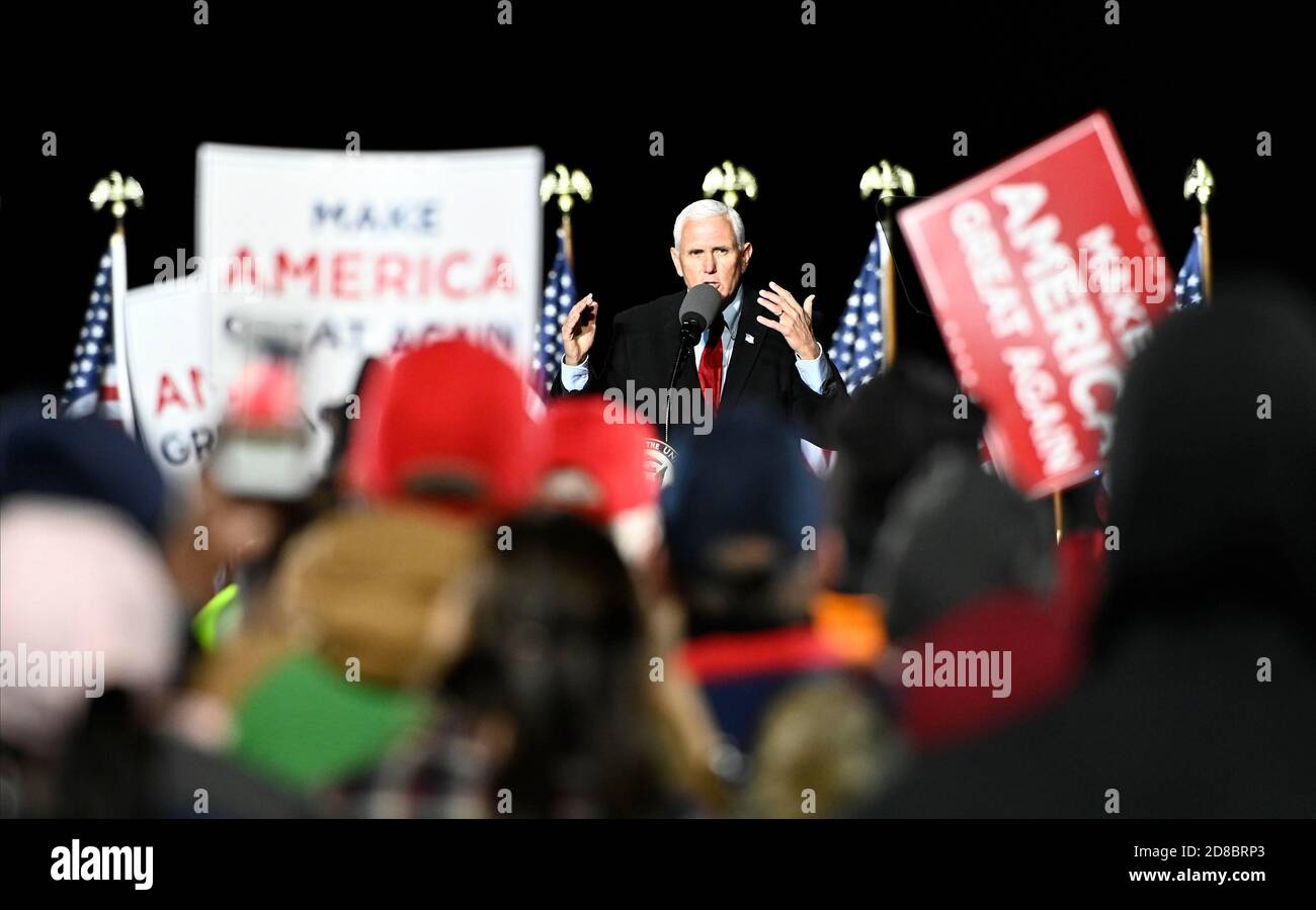 Flint, Michigan, USA. 28th Oct, 2020. Vice President MIKE PENCE during the Make America Great Again Victory Rally with Mike Pence at Bishop International Airport. Credit: Scott Hasse/ZUMA Wire/Alamy Live News Stock Photo
