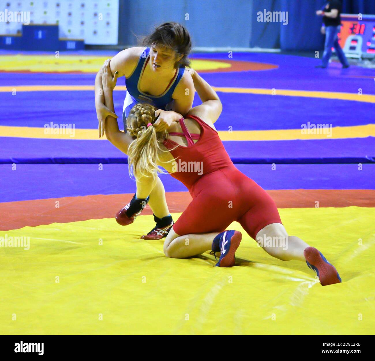 Two girls arm wrestling hires stock photography and images Alamy