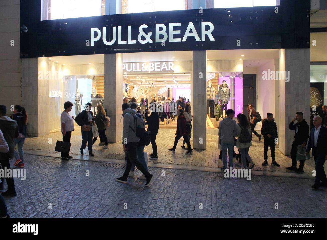 Pull bear store hi res stock photography and images Alamy