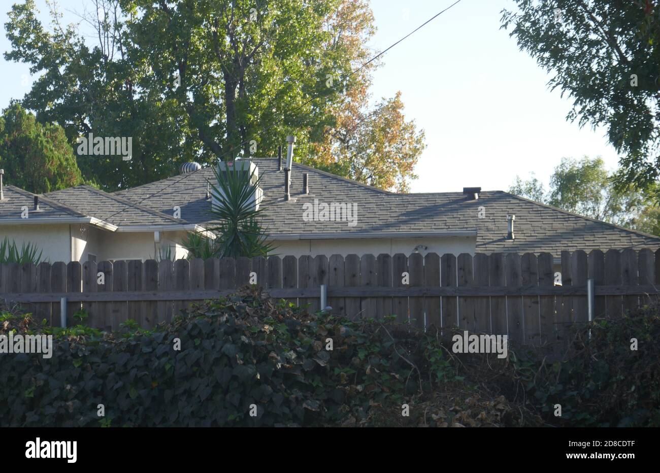 Encino, California, USA 28th October 2020 A general view of atmosphere of actor Steve McQueen's former home at 17432 W. Oxnard Street on October 28, 2020 in Encino, California, USA. Photo by Barry King/Alamy Stock Photo Stock Photo