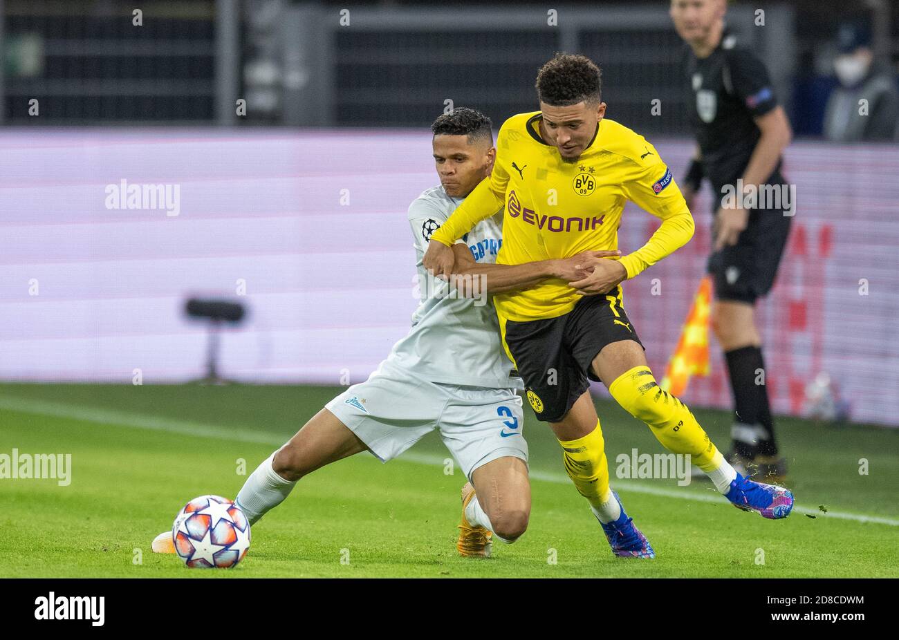Douglas Santos (Zenit) Jadon Malik Sancho (BVB) Borussia Dortmund - Zenit St.  Petersburg 28.10.2020, Fussball, Champions, League, UEFA, Saison 2020/21  Stock Photo - Alamy