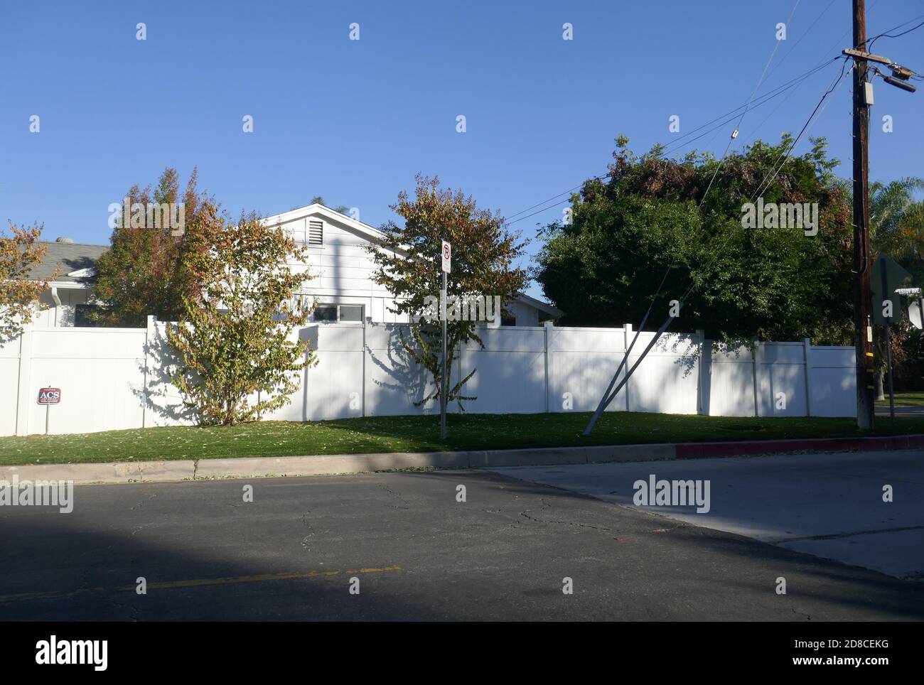 Encino, California, USA 28th October 2020 A general view of atmosphere of actress Vivian Vance's former home at 5521 Amestoy Avenue on October 28, 2020 in Encino, California, USA. Photo by Barry King/Alamy Stock Photo Stock Photo