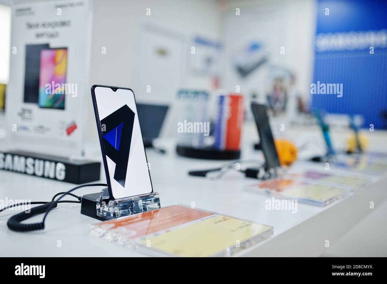 Samsung shop hi-res stock photography and images - Alamy