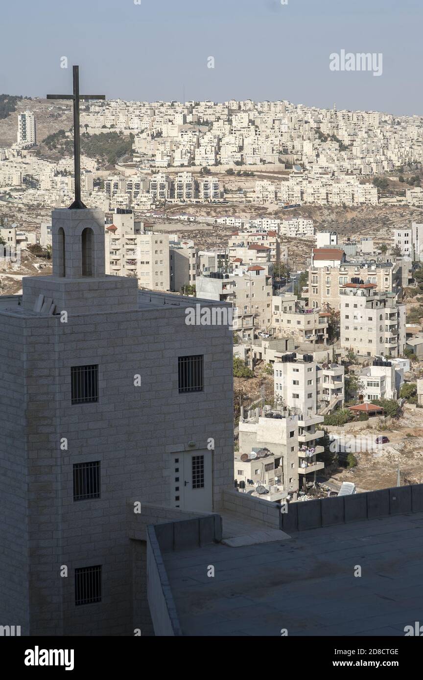 Bethlehem, בית לחם, Palestine, بيت لحم, Israel, Izrael, ישראל, Palestyna, دولة فلسطين; The cross against the background of Arab settlements. Stock Photo