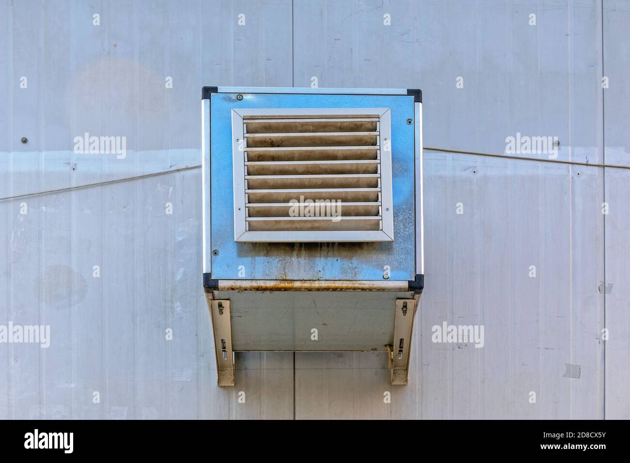 Wall mounted fan hires stock photography and images Alamy