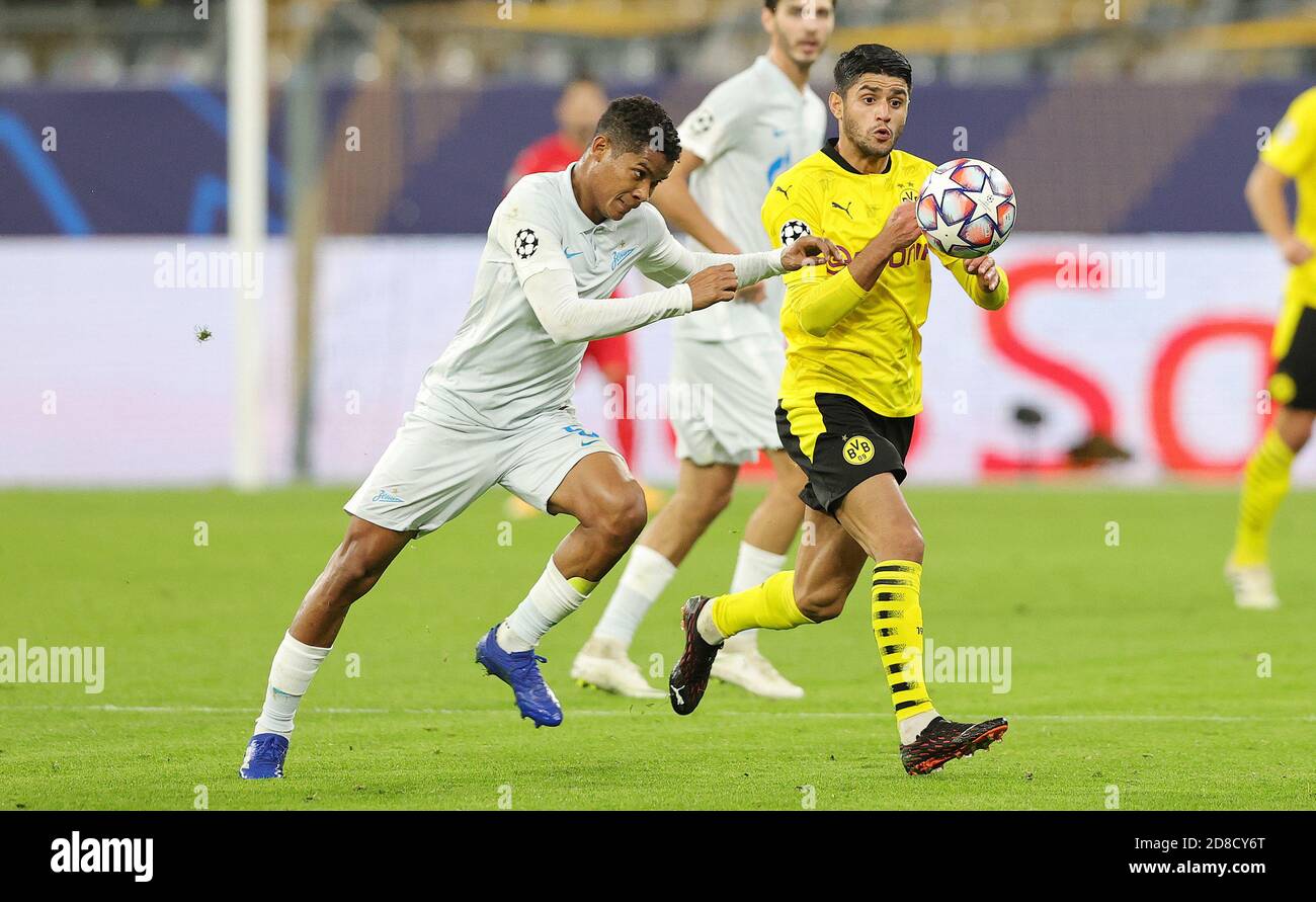 Wilmar Barrios of Zenit and Mahmoud Dahoud of Borussia Dortmund during the UEFA Champions League, Group Stage, Group F football match between Boruss C Stock Photo
