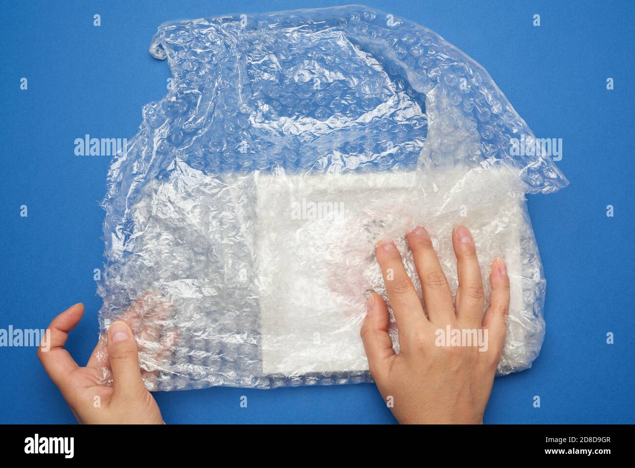 445 Blue Plastic Wrap Bilder und Fotos - Getty Images