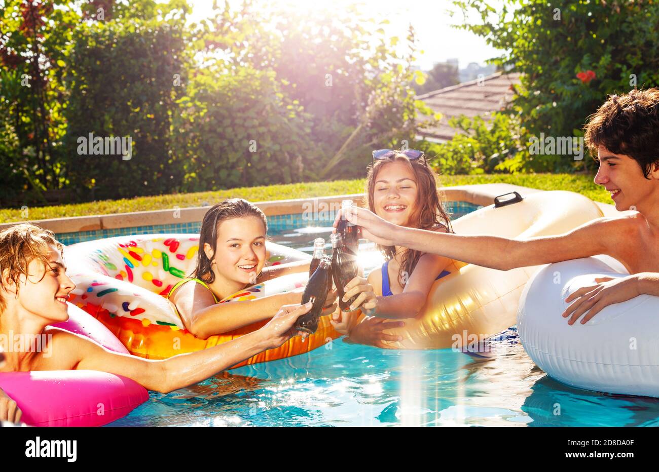 People group teens boys girls hi-res stock photography and images - Alamy