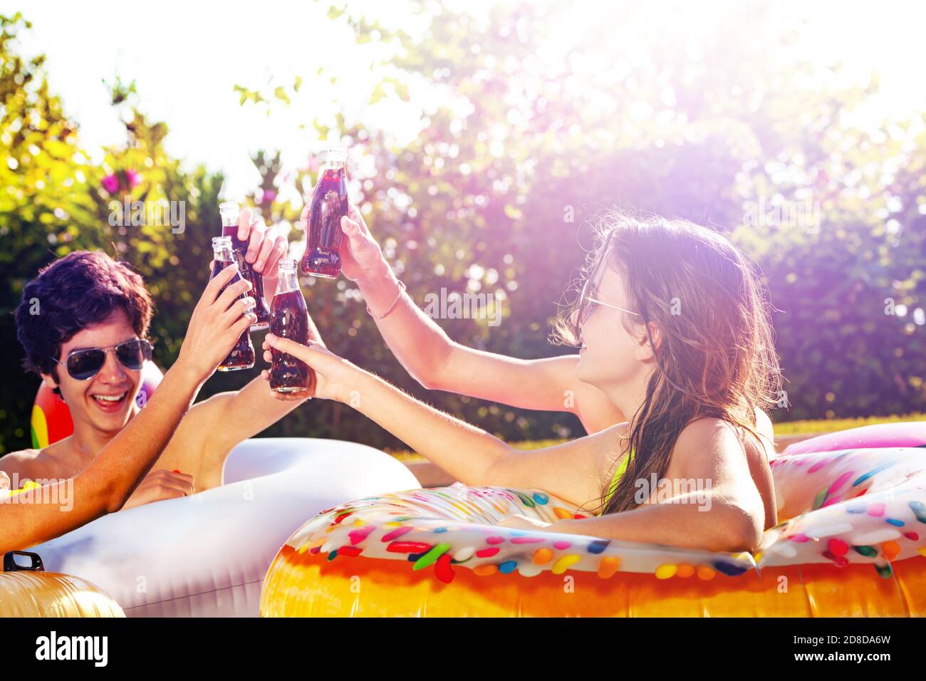 People group teens boys girls hi-res stock photography and images - Alamy