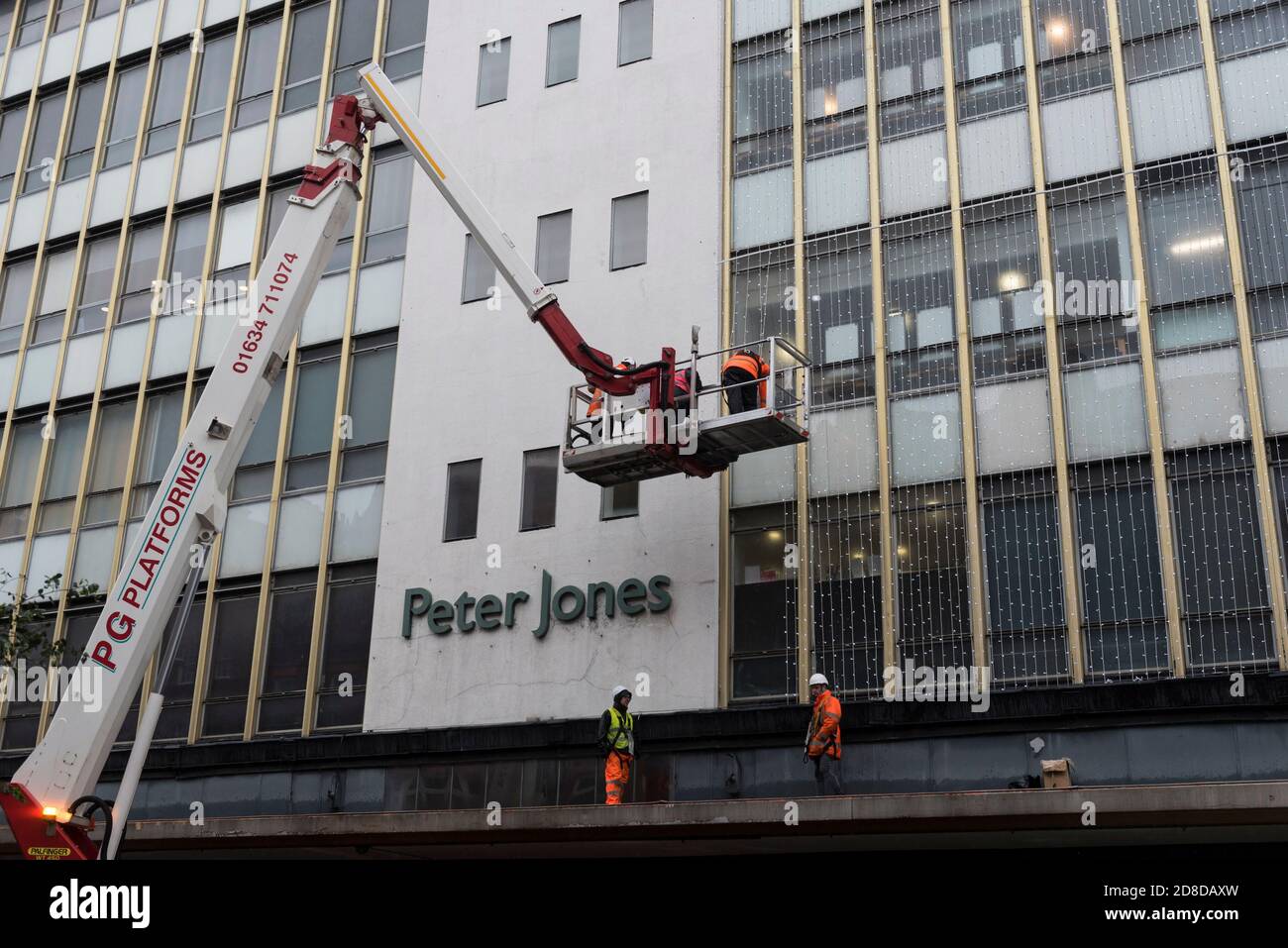 London, UK.  29 October 2020.  Workmen install Christmas lights to the exterior of Peter Jones department store in Sloane Square.  The store is part of the John Lewis group whose flagship store in Oxford Street has been granted permission to turn half of the building into offices as the company undergoes a restructuring plan to stem a downturn in business performance suffered during the ongoing coronavirus pandemic. In addition, staff will not be paid their annual bonus for the first time since 1953.  Credit: Stephen Chung / Alamy Live News Stock Photo
