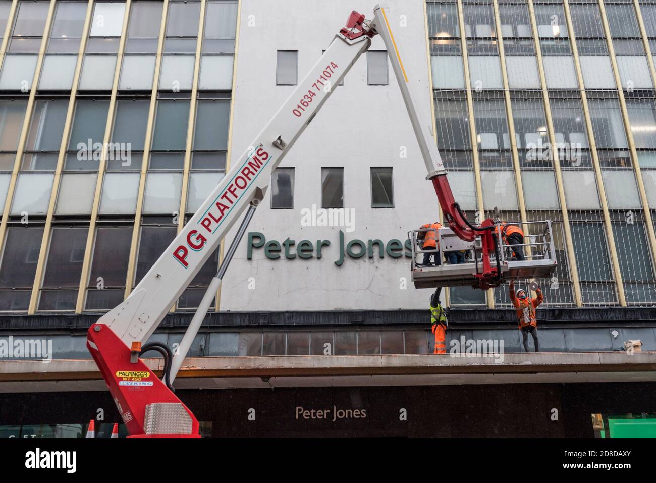 London, UK.  29 October 2020.  Workmen install Christmas lights to the exterior of Peter Jones department store in Sloane Square.  The store is part of the John Lewis group whose flagship store in Oxford Street has been granted permission to turn half of the building into offices as the company undergoes a restructuring plan to stem a downturn in business performance suffered during the ongoing coronavirus pandemic. In addition, staff will not be paid their annual bonus for the first time since 1953.  Credit: Stephen Chung / Alamy Live News Stock Photo
