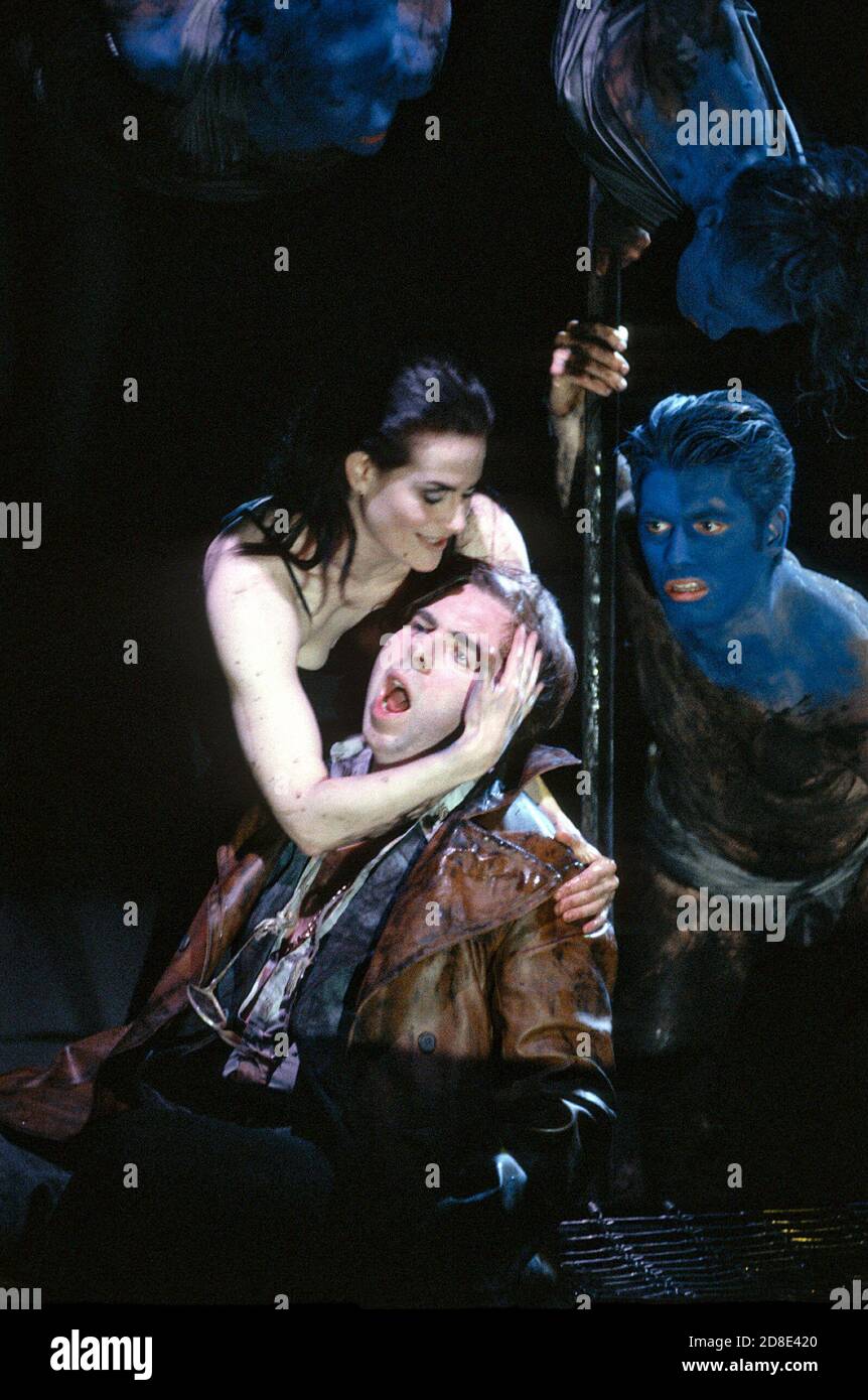 Sally Dexter (Titania), Timothy Spall (Nick Bottom) in A MIDSUMMER NIGHT'S DREAM by Shakespeare at the Olivier Theatre, National Theatre (NT), London SE1  09/07/1992   design: Michael Levine  lighting: Jean Kalman  director: Robert Lepage Stock Photo
