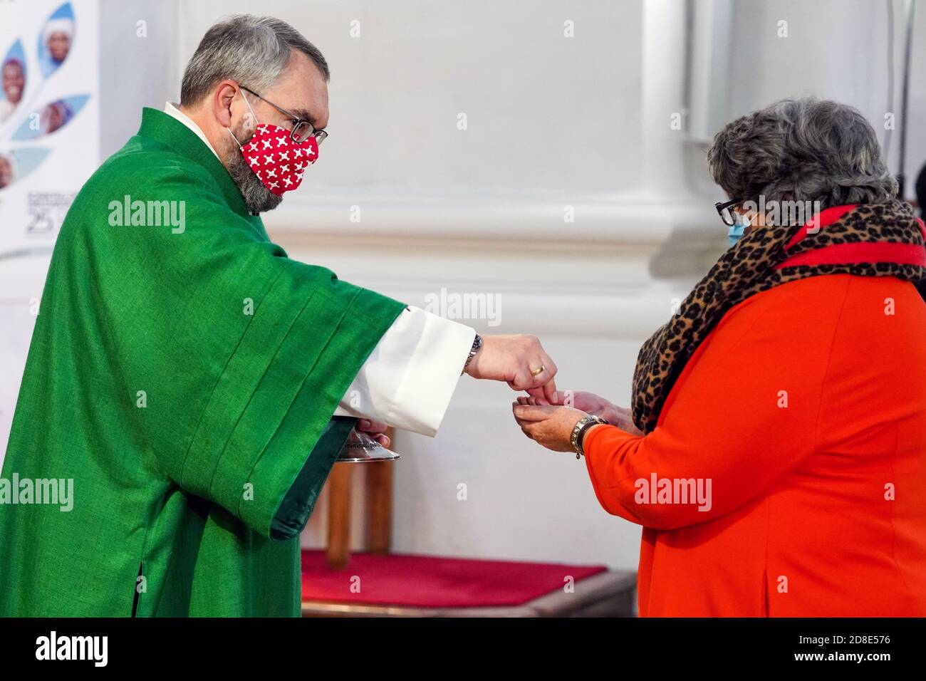 Pontifikalamt zum Sonntag der Weltmission am 25.10.2020 im Hohen Dom St. Stephan in Passau Stock Photo