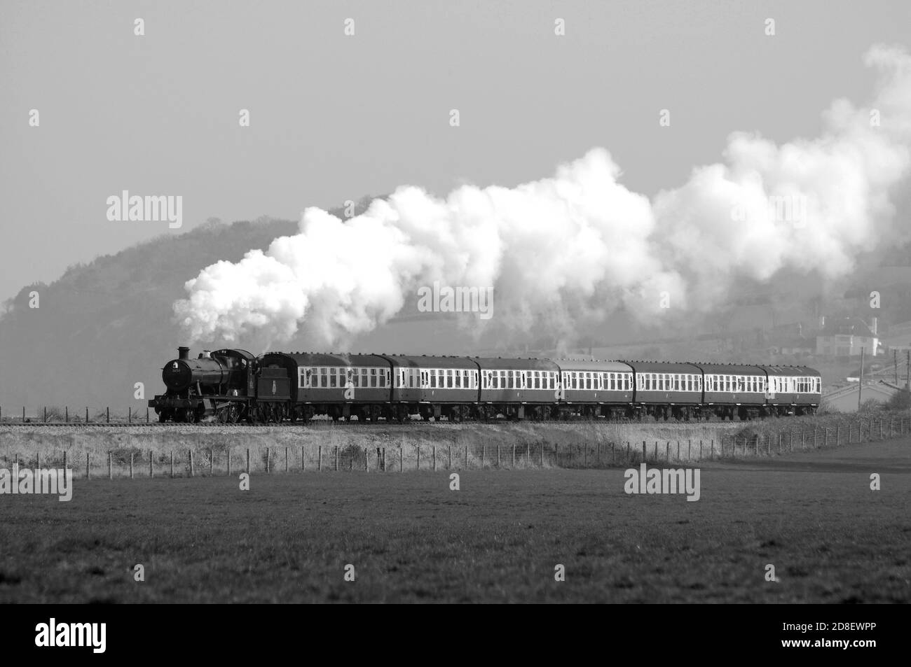 '3850' leaving Blue Anchor with a Bishops Lydeard - Minehead service. Stock Photo