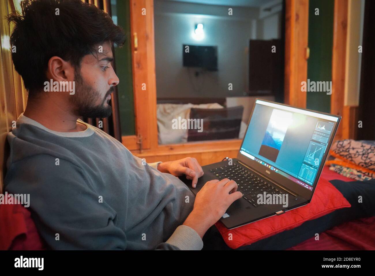 Indian man with laptop hi-res stock photography and images - Alamy
