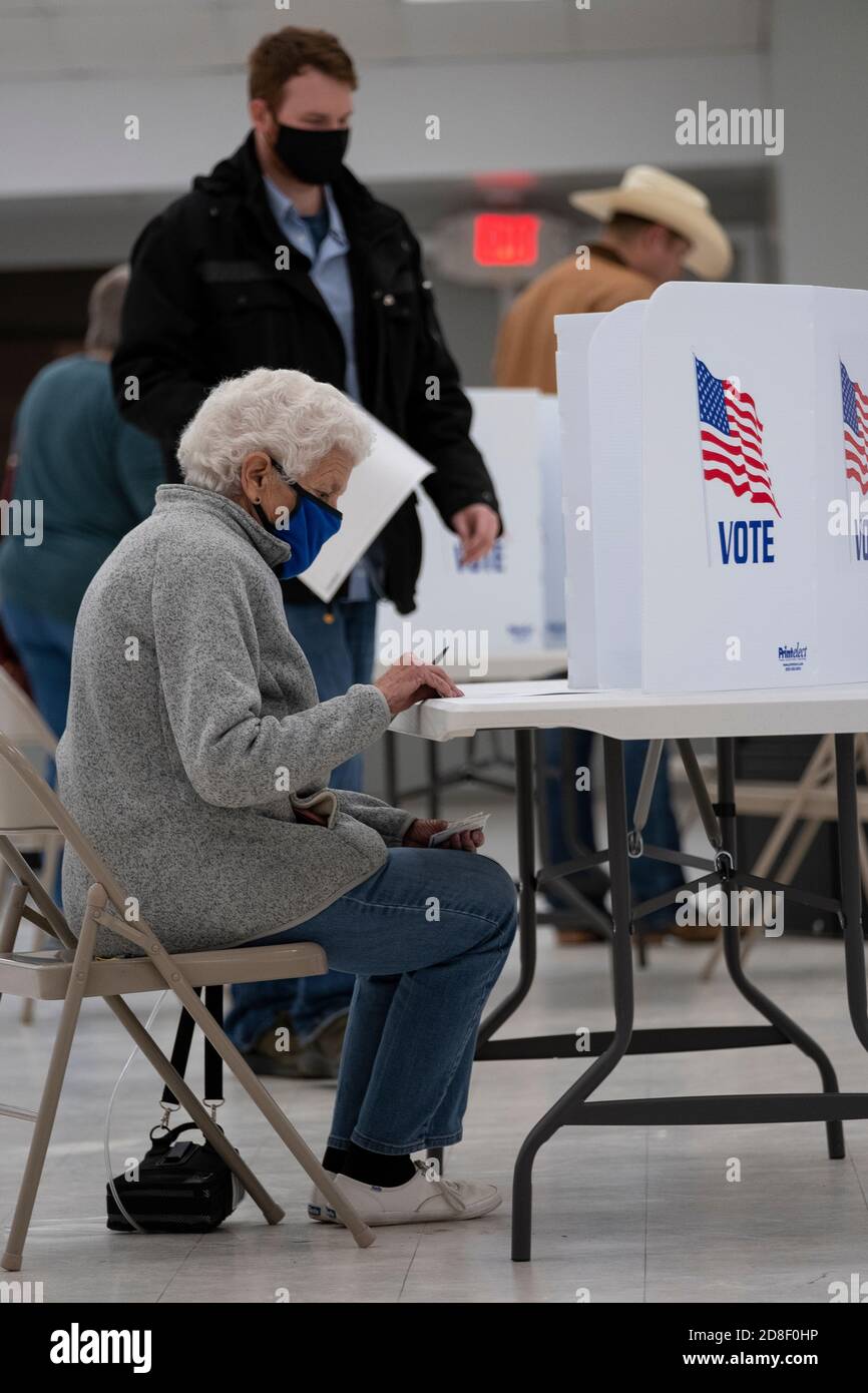 elderly woman voting in the U.S presidential election Stock Photo