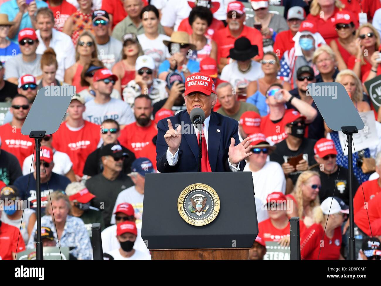 October 29, 2020 - Tampa, Florida, United States - U.S. President Donald Trump addresses supporters at a campaign rally outside Raymond James Stadium on October 29, 2020 in Tampa, Florida. With 5 days until the November 3 election, Trump continues to campaign in swing states against Democratic presidential nominee Joe Biden. (Paul Hennessy/Alamy) Credit: Paul Hennessy/Alamy Live News Stock Photo