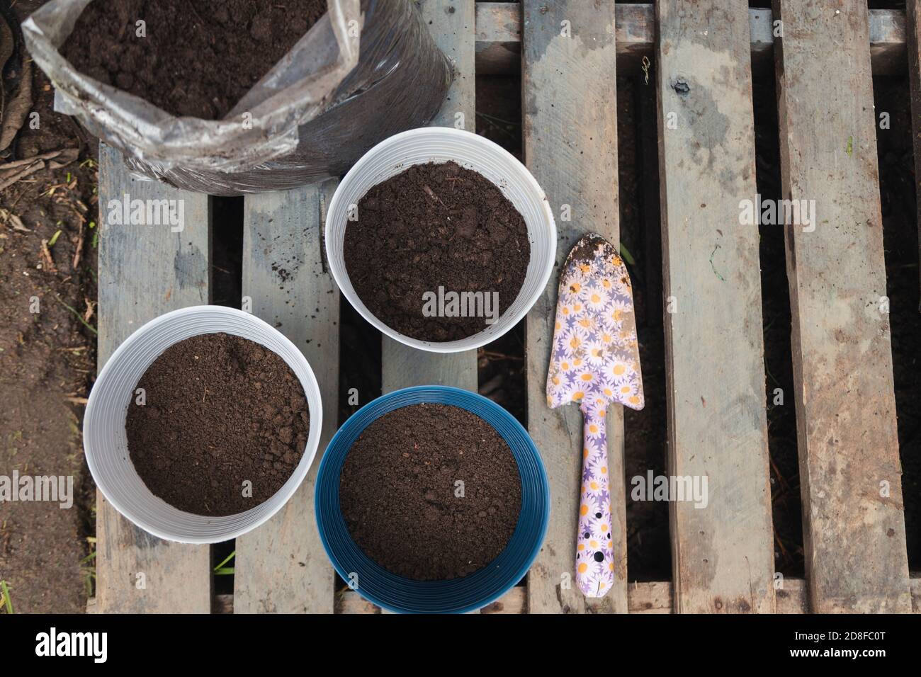 Pots filled with dirt hires stock photography and images Alamy