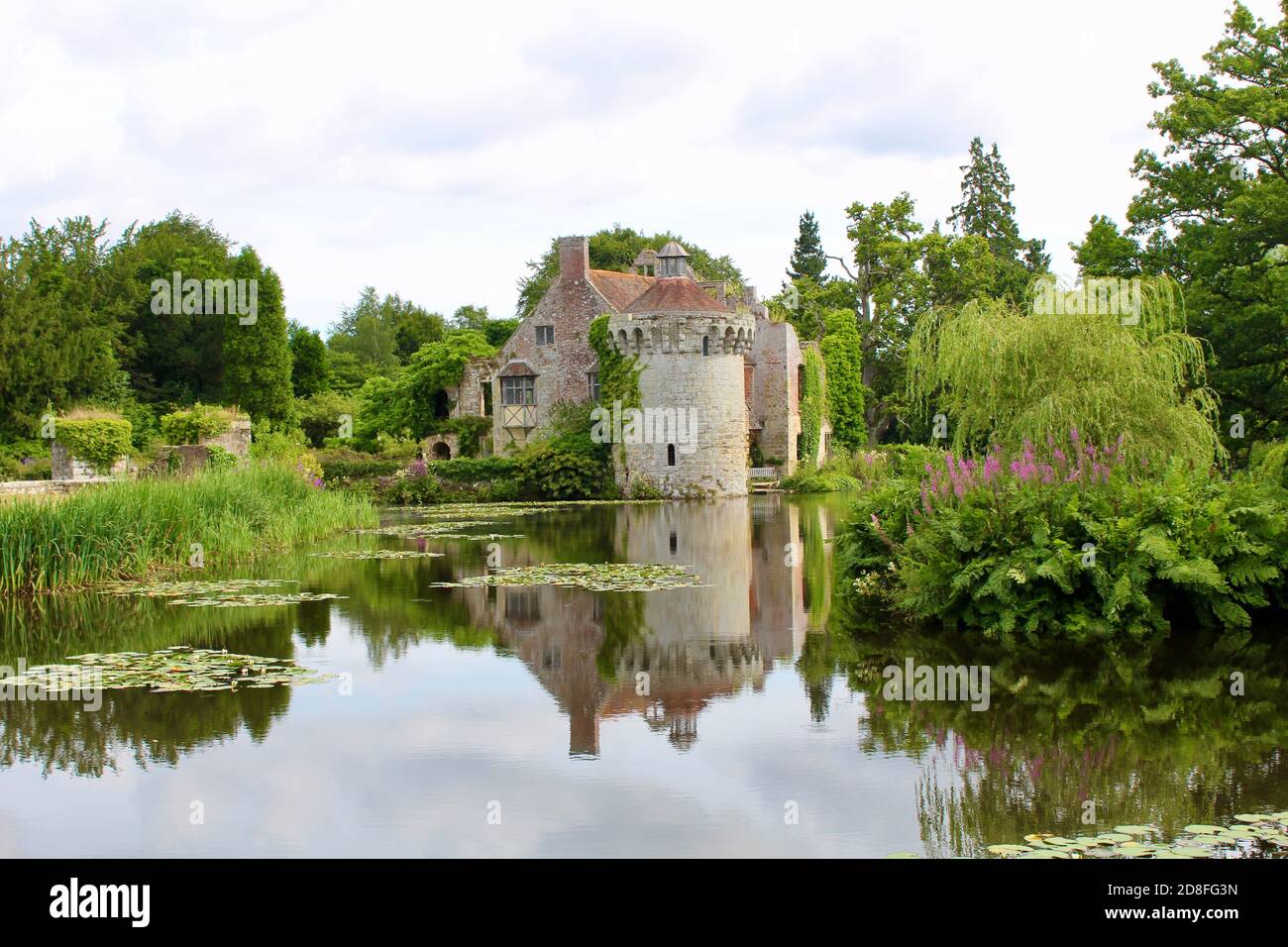 Scotney Castle Lake and Gardens in Summer. This beautiful and historic landscape is located in the valley of the River Bewl near Lamberhurst in Kent. Stock Photo