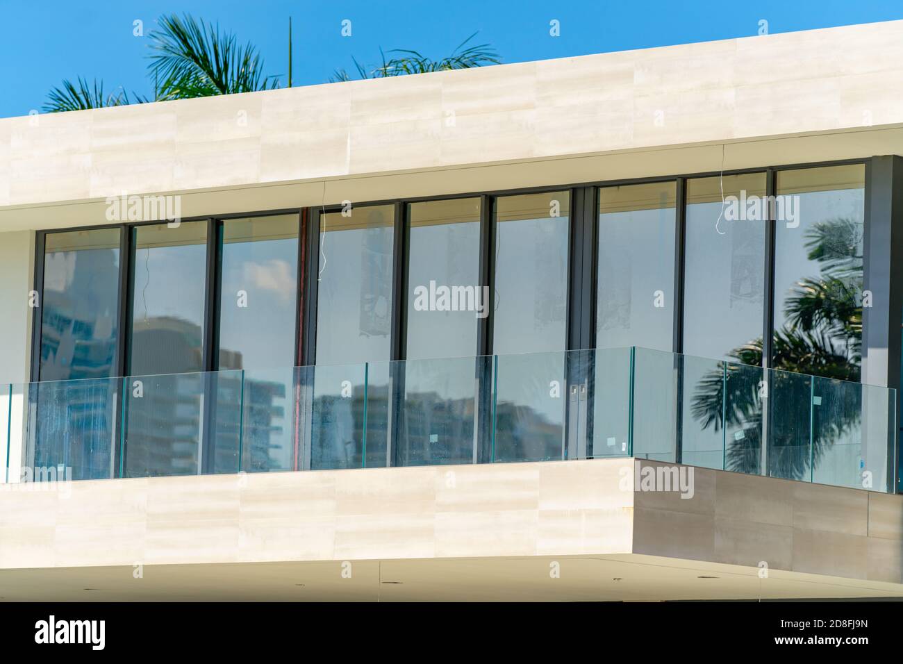 Floor to ceiling windows hi-res stock photography and images - Alamy