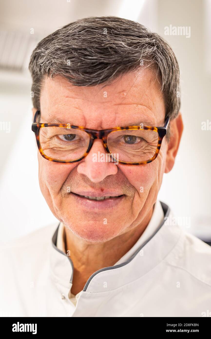 Achern, Germany. 12th Oct, 2020. Star chef Harald Wohlfahrt is in the development kitchen of the Scheck-In Manufaktur. Star chef Wohlfahrt has designed and built a manufactory for the supermarket entrepreneur A. Scheck for the production of ready-made meals at a high level. Wohlfahrt will be 65 years old on 7.11.2020 Credit: Philipp von Ditfurth/dpa/Alamy Live News Stock Photo