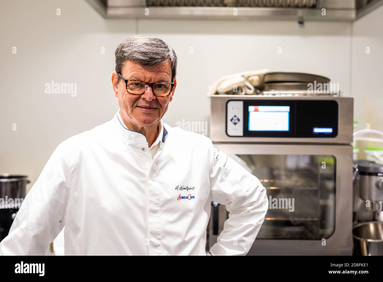 Achern, Germany. 12th Oct, 2020. Star chef Harald Wohlfahrt is in the development kitchen of the Scheck-In Manufaktur. Star chef Wohlfahrt has designed and built a manufactory for the supermarket entrepreneur A. Scheck for the production of ready-made meals at a high level. Wohlfahrt will be 65 years old on 7.11.2020 Credit: Philipp von Ditfurth/dpa/Alamy Live News Stock Photo