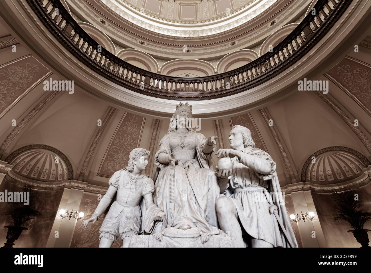 Statue of Queen Isabella & Columbus in the Rotunda of the State Capitol, Sacramento, California, USA Stock Photo