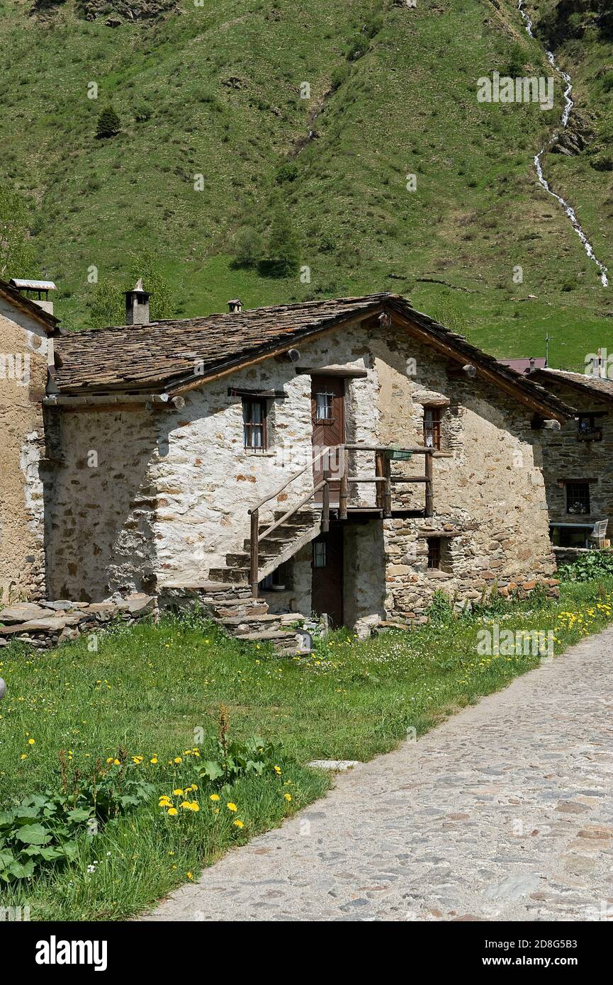 Valle di Viso (Bs), alta Valcamonica, le case di Viso. piccolo tipico