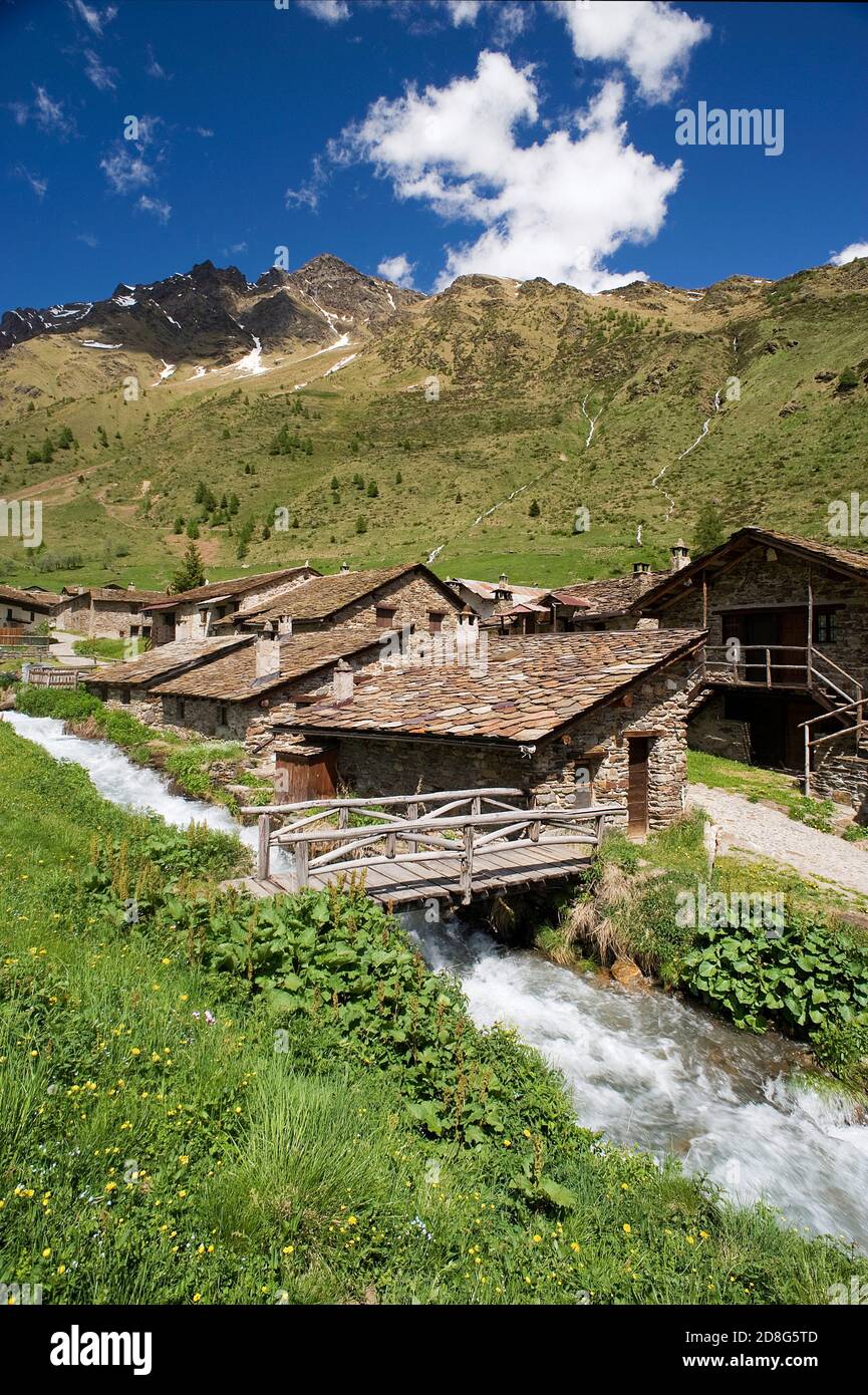 Valle di Viso (Bs), alta Valcamonica, le case di Viso. piccolo tipico