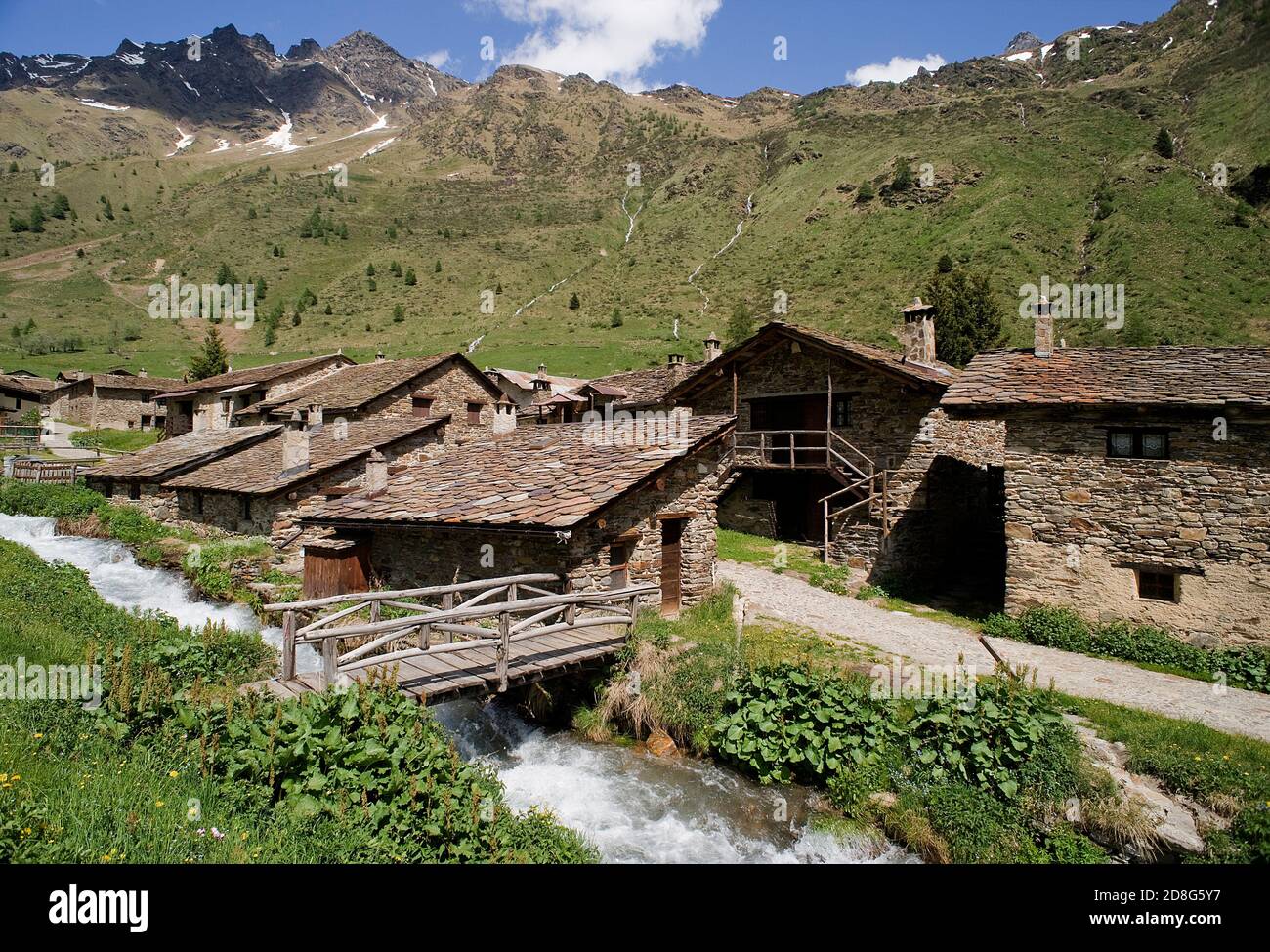 Valle di Viso (Bs), alta Valcamonica, le case di Viso. piccolo tipico