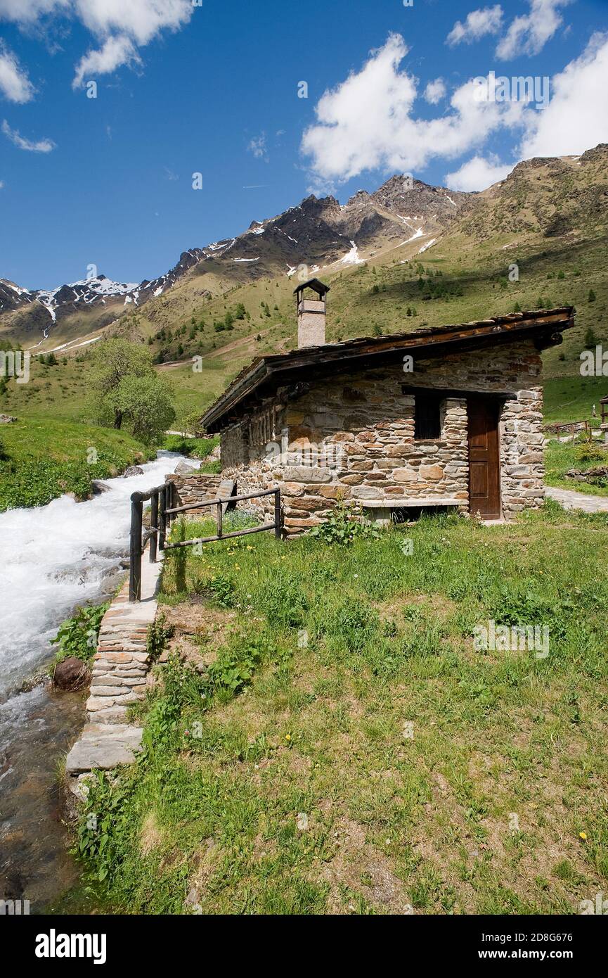 Valle di Viso (Bs), alta Valcamonica, le case di Viso. piccolo tipico