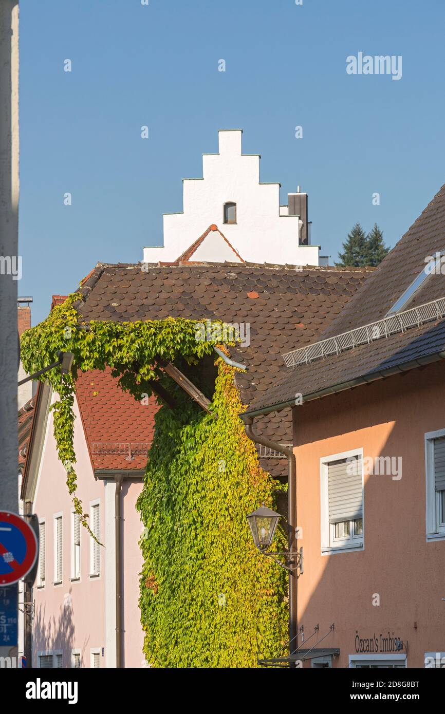 Beilngries, Poststrasse, altes Lagerhaus, Weinlaub, Treppengiebel Stock Photo