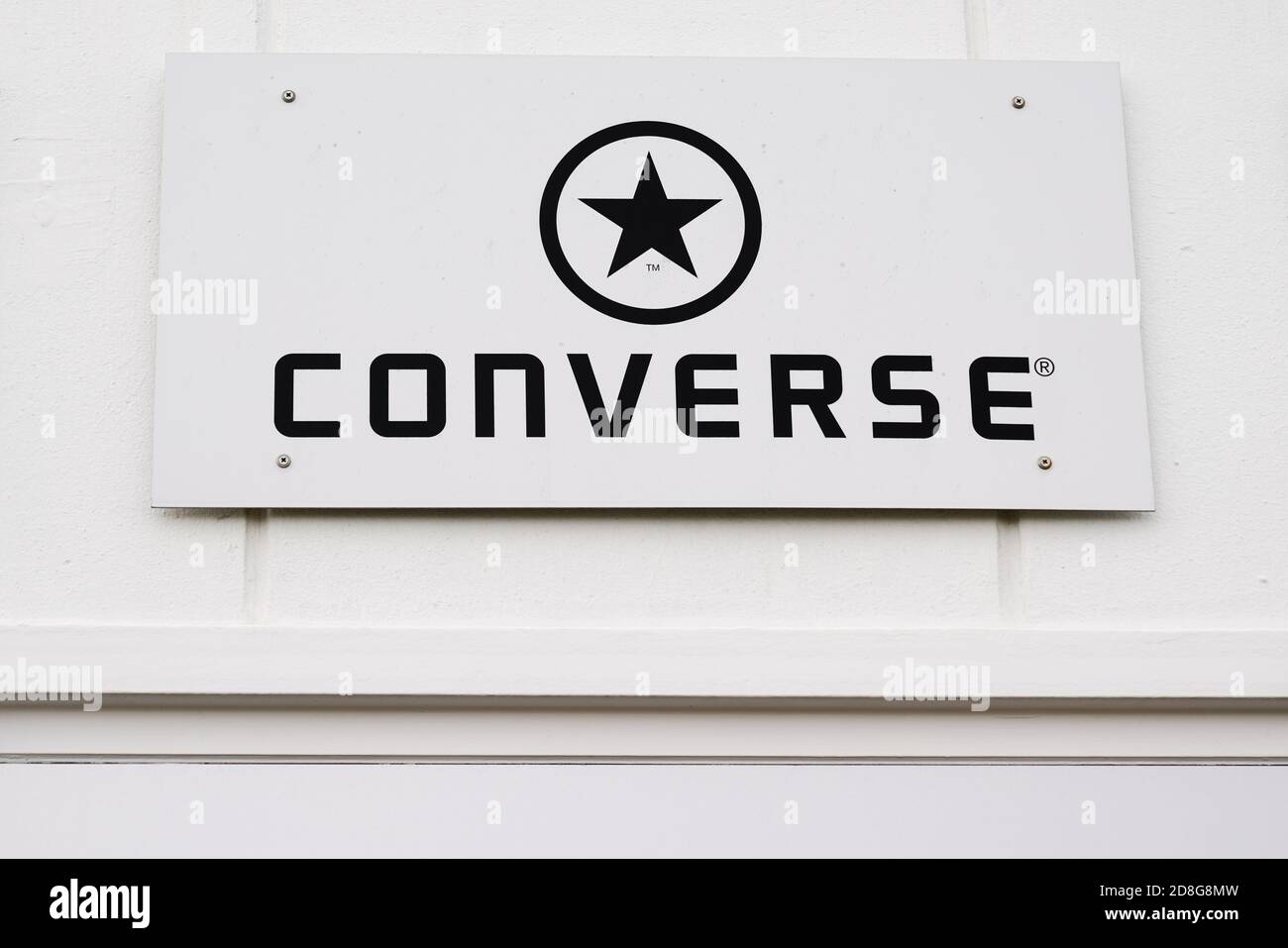 Converse all star logo hi-res stock photography and images - Alamy