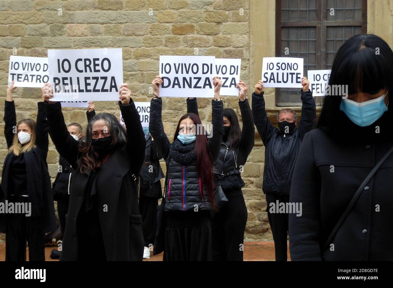 Italy, Arezzo, October 29, 2020 : Covid-19 emergency.  Protest of cultural workers and gyms against the closure of cinemas, theatres, dance schools and gymnasiums. The Italian Government has decided, with a new decree, on other restrictions to counter the spread of the Covid-19    Photo © Daiano Cristini/Sintesi/Alamy Live News Stock Photo
