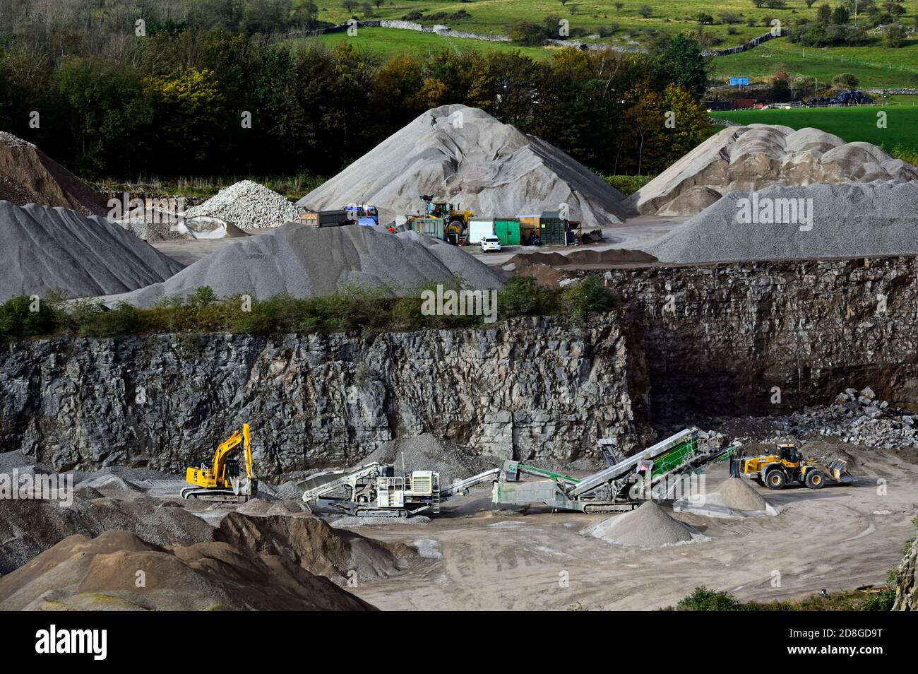 Limestone quarry conveyor hires stock photography and images Alamy