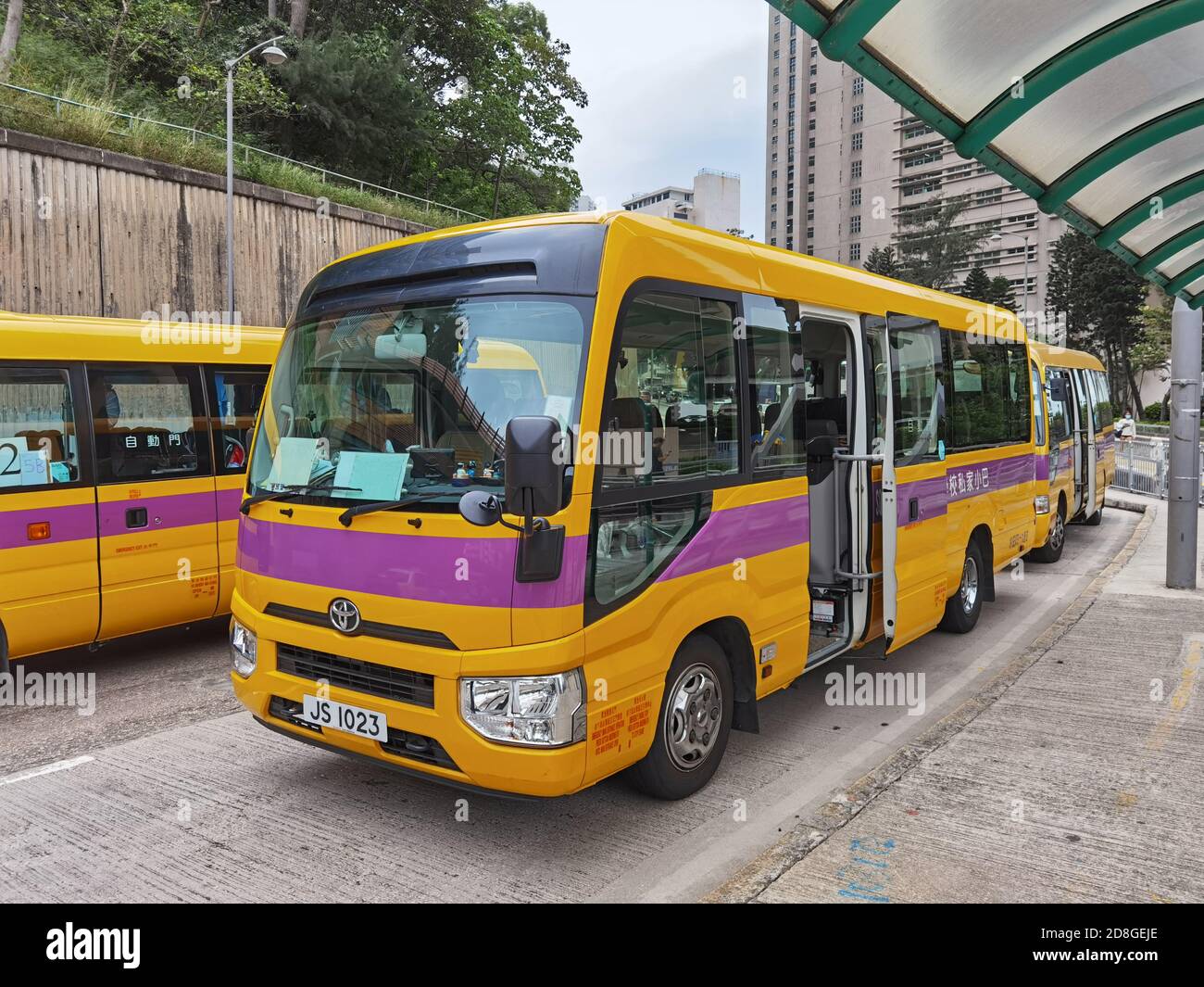 30-10-2020-empty-school-bus-in-hong-kong-waiting-for-pupils-and-kids