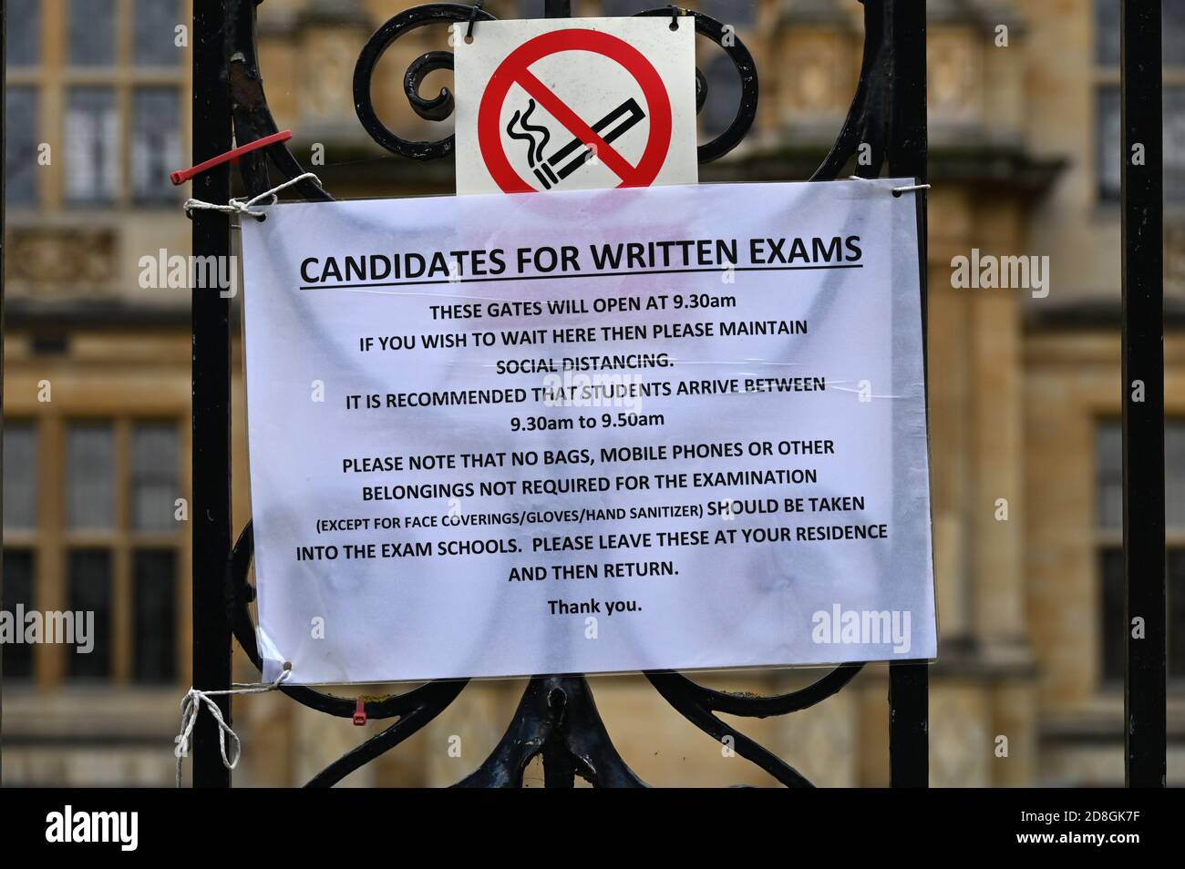 Guidance notice for candidates for written examinations fastenend to gates of Examination schools, Merton Street, Oxford in light of the Covid-19 pand Stock Photo