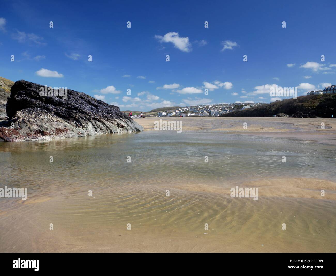 Low tide on the beach at Porth, Newquay, Cornwall Stock Photo Alamy