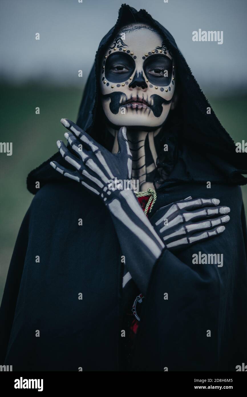 Skeleton face paint hi-res stock photography and images - Alamy