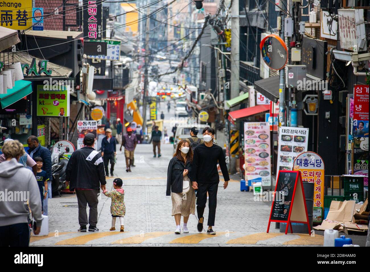 Young couple in Itaewon wearing masks during the Coronavirus pandemic, Seoul, South Korea Stock Photo