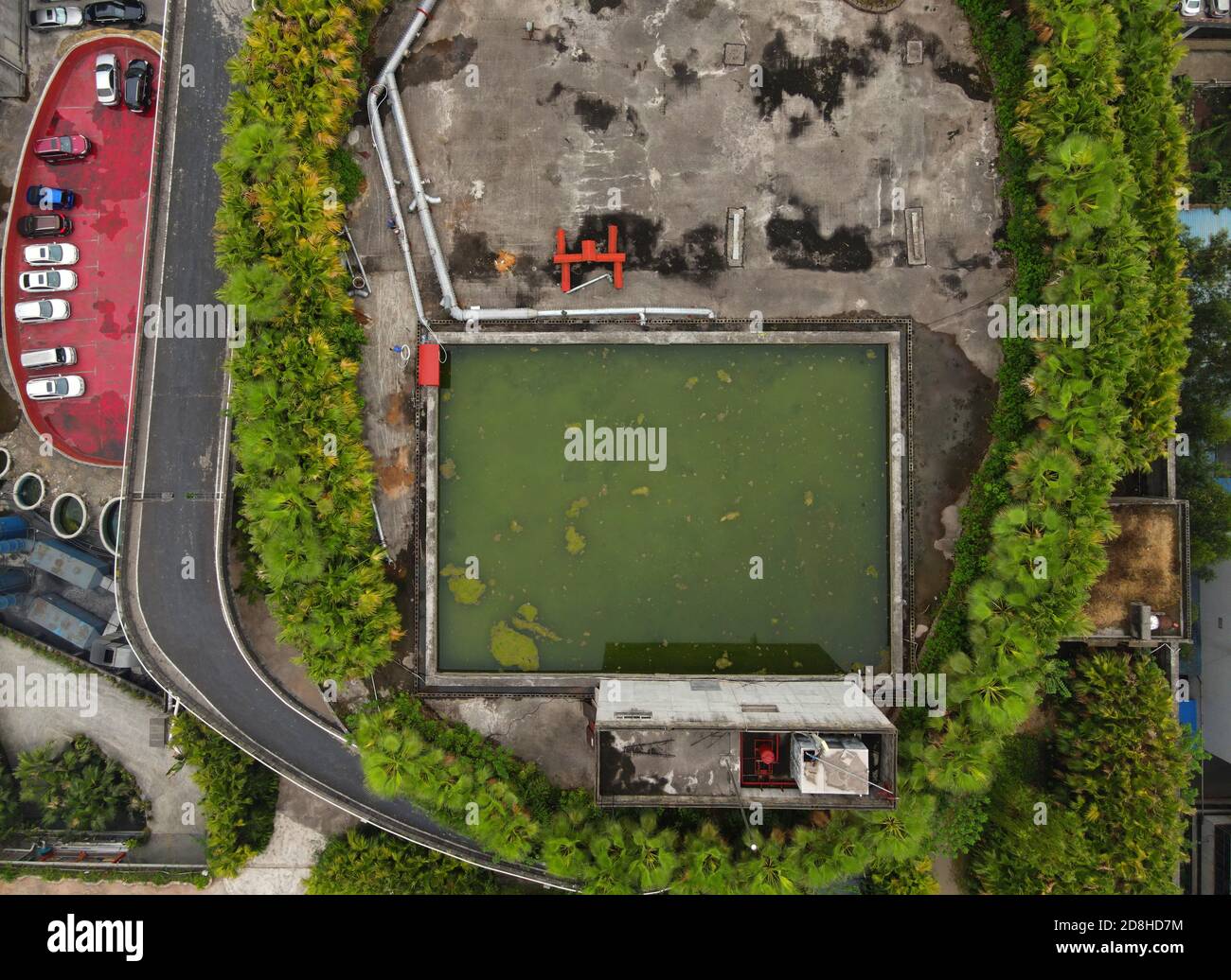 An aerial view shows the 20,000 square farm built on top of a 33-meter high  building in Chongqing, China, 8 September 2020. The roof is full of crops  Stock Photo - Alamy