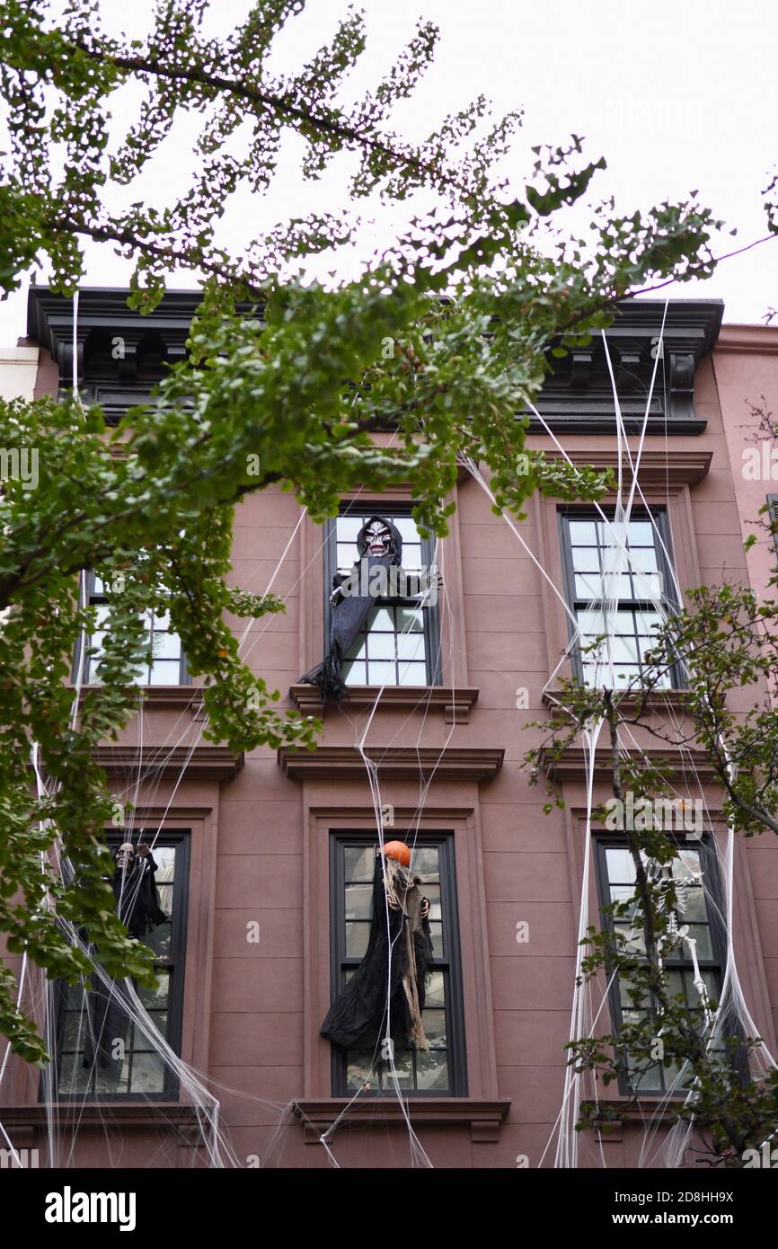 Halloween decorations in Upper East Side, Manhattan, NYC Stock Photo Alamy