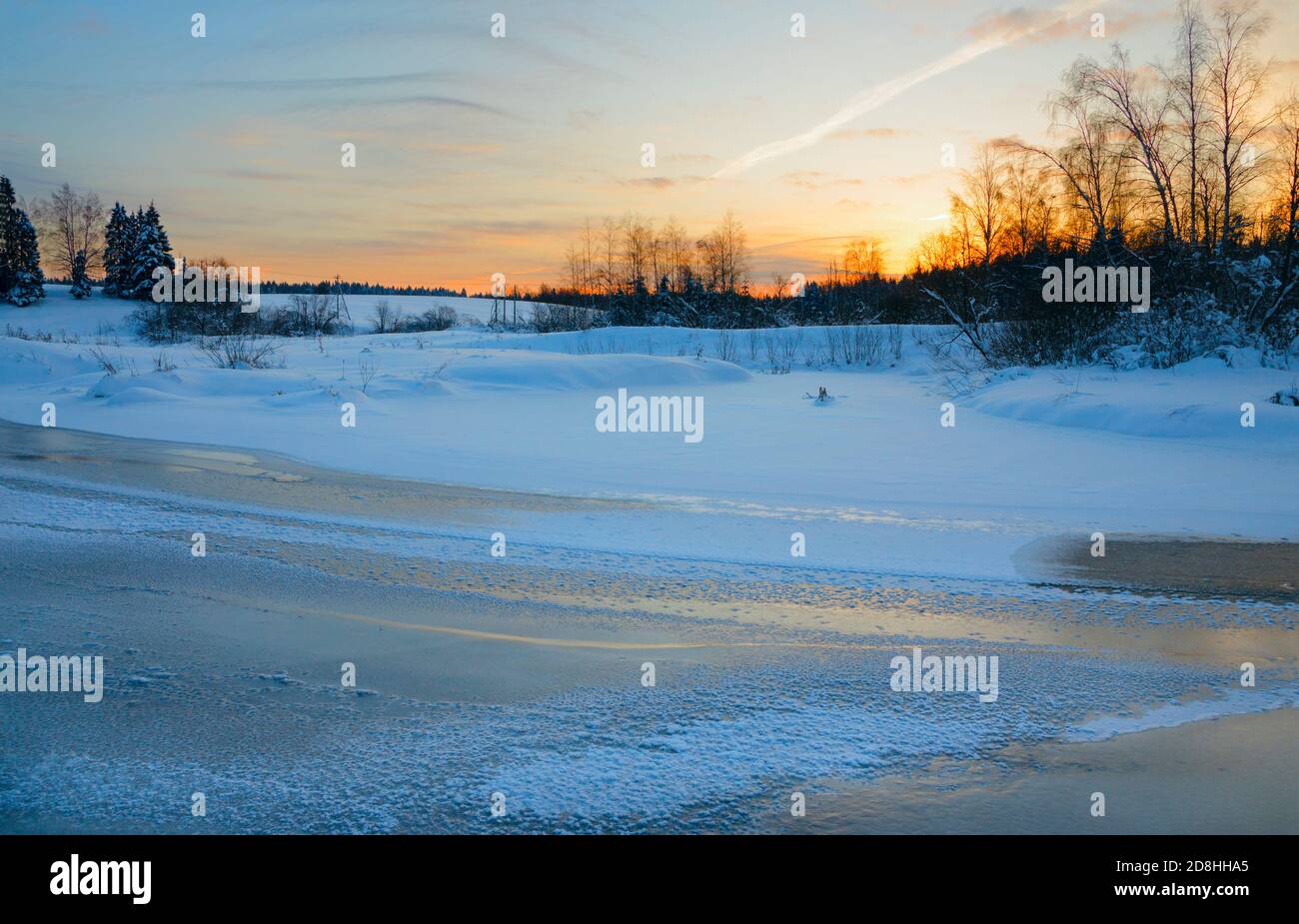 Sunrise winter frozen river dawn hi-res stock photography and images ...