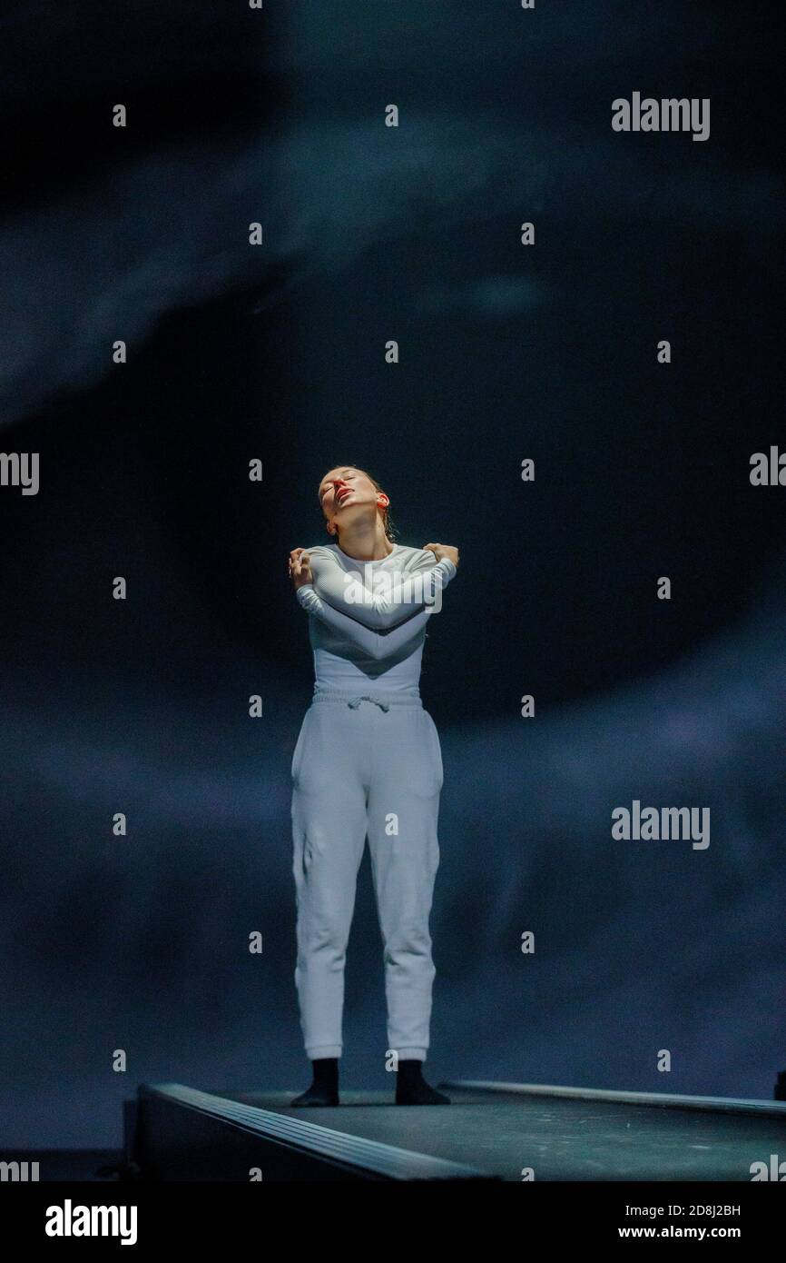 Chichester, West Sussex, UK, October 30, 2020  Erin Doherty performs as C in Sarah Kane's 'Crave' at the Chichester Festival Theatre, West Sussex, UK Friday October 30, 2020.  Characters move across the stage on travelators during the socially distanced performance. Photograph : Luke MacGregor Credit: Luke MacGregor/Alamy Live News Stock Photo