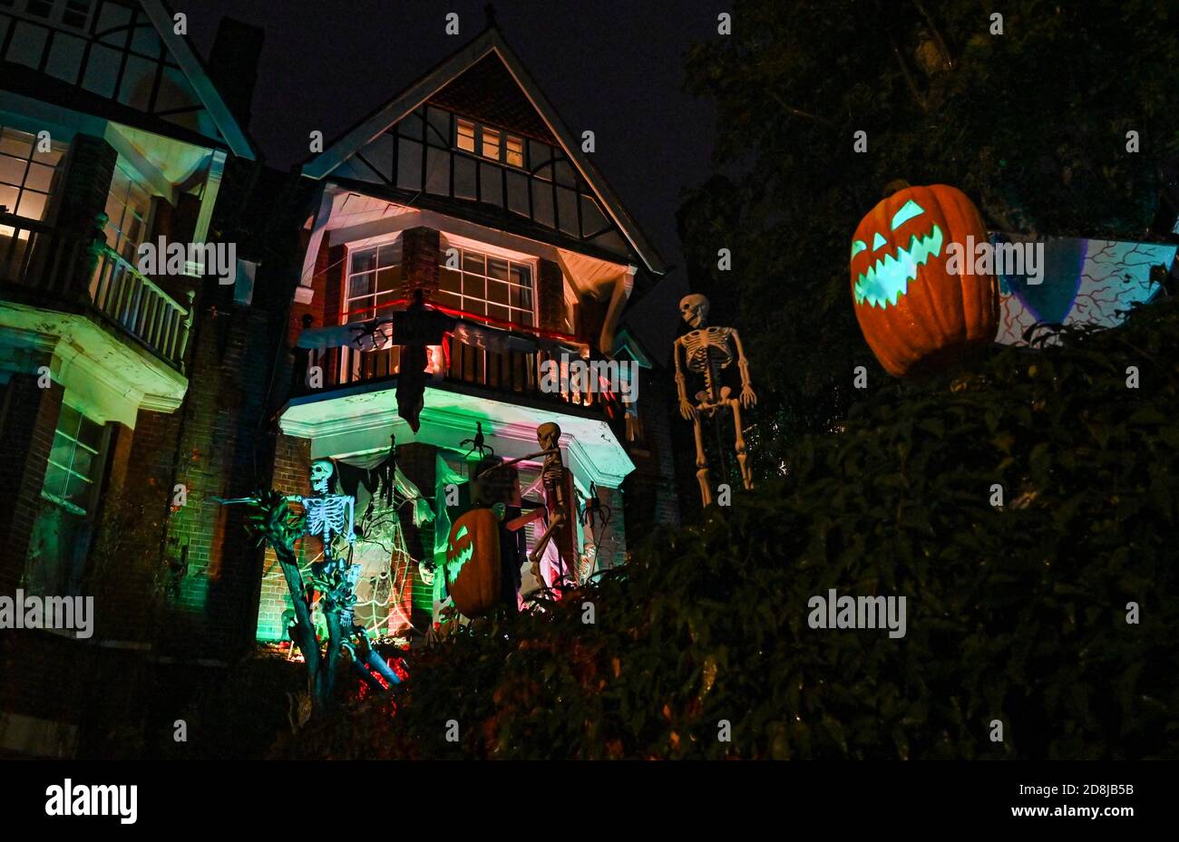 Traditional haunted public house houses hires stock photography and