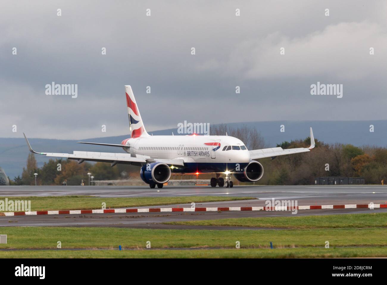 MANCHESTER, UK 30 OCTOBER 2020 - British Airways Airbus A320-251N flight BA1396 from London Heathrow lands at Manchester Airport in the rain. Stock Photo